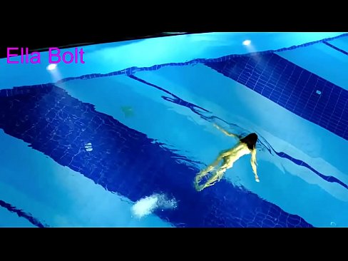 ❤️ Ech kann net ophalen ze kucken, jonk Blond gefaange schwammen plakeg am ELLA BOLT Resort Pool ️ Häre Porno bei eis lb.tradewin.top ️❤