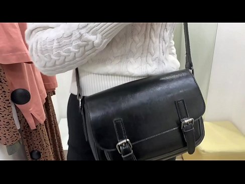 ❤️ Ëffentlech Masturbatioun vu jonke Bitch FeralBerry mat engem Dildo am Fittingsraum ️ Häre Porno bei eis lb.tradewin.top ️❤